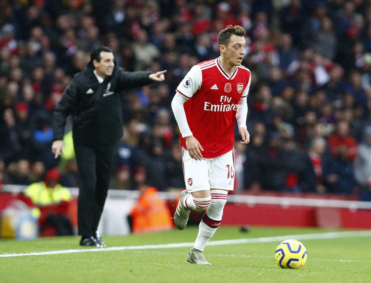 Mesut Ozil Arsenal (5).jpg