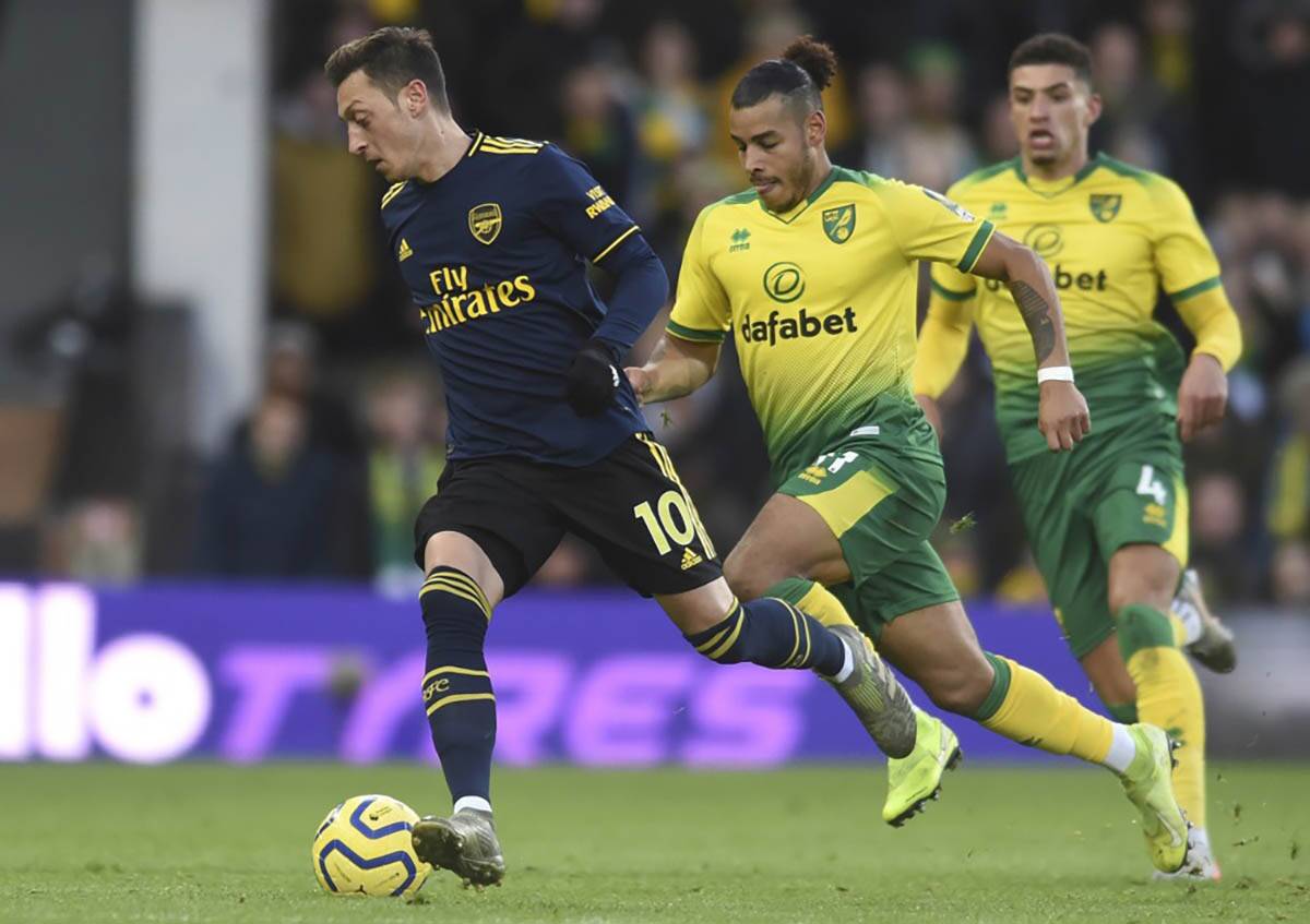 Mesut Ozil Arsenal (8).jpg