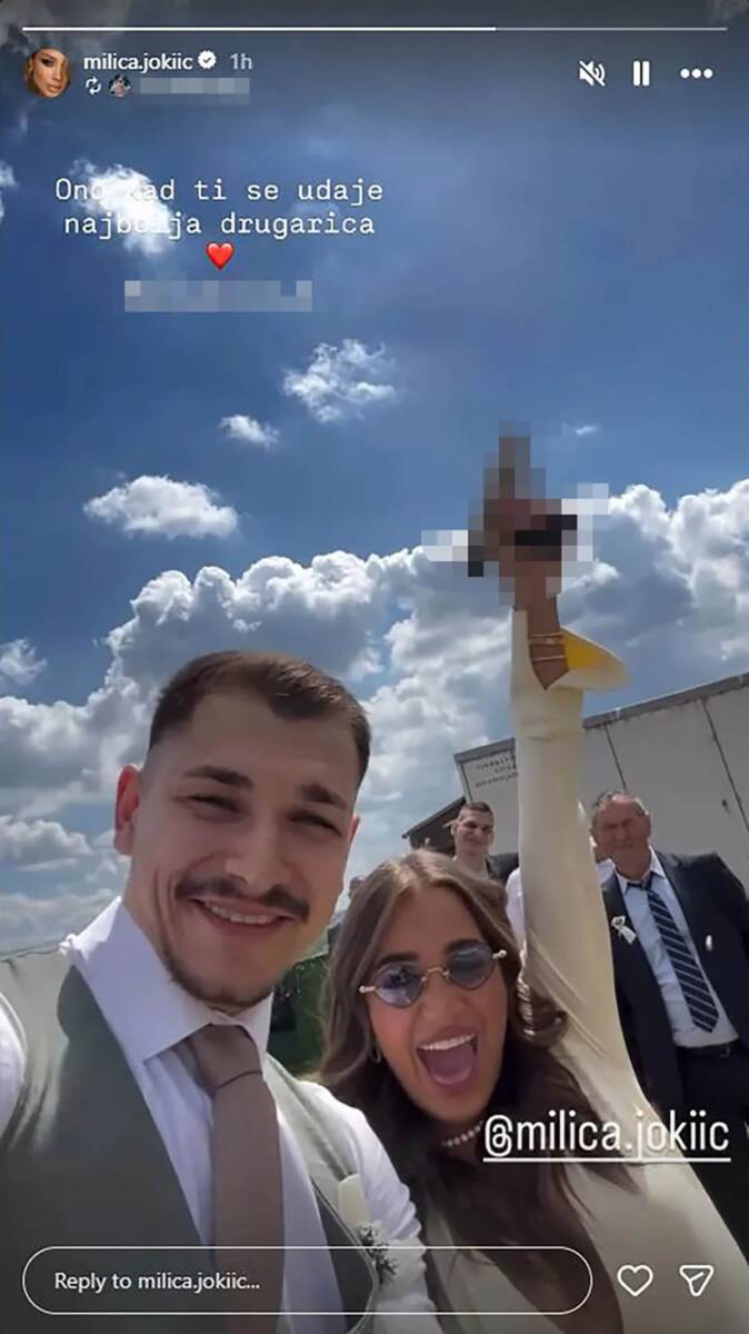 Milica Jokić puca iz pištolja za 1. maj 5.jpg