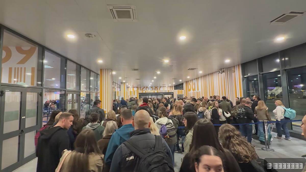 Srbi zarobljeni na aerodromu 6.jpg