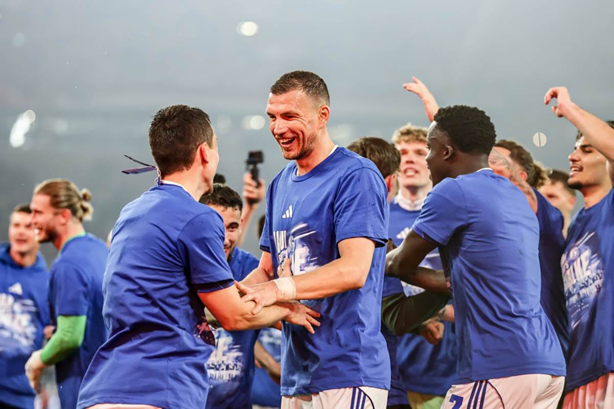 Šalke slavi ulazak u Bundesligu (2).jpg