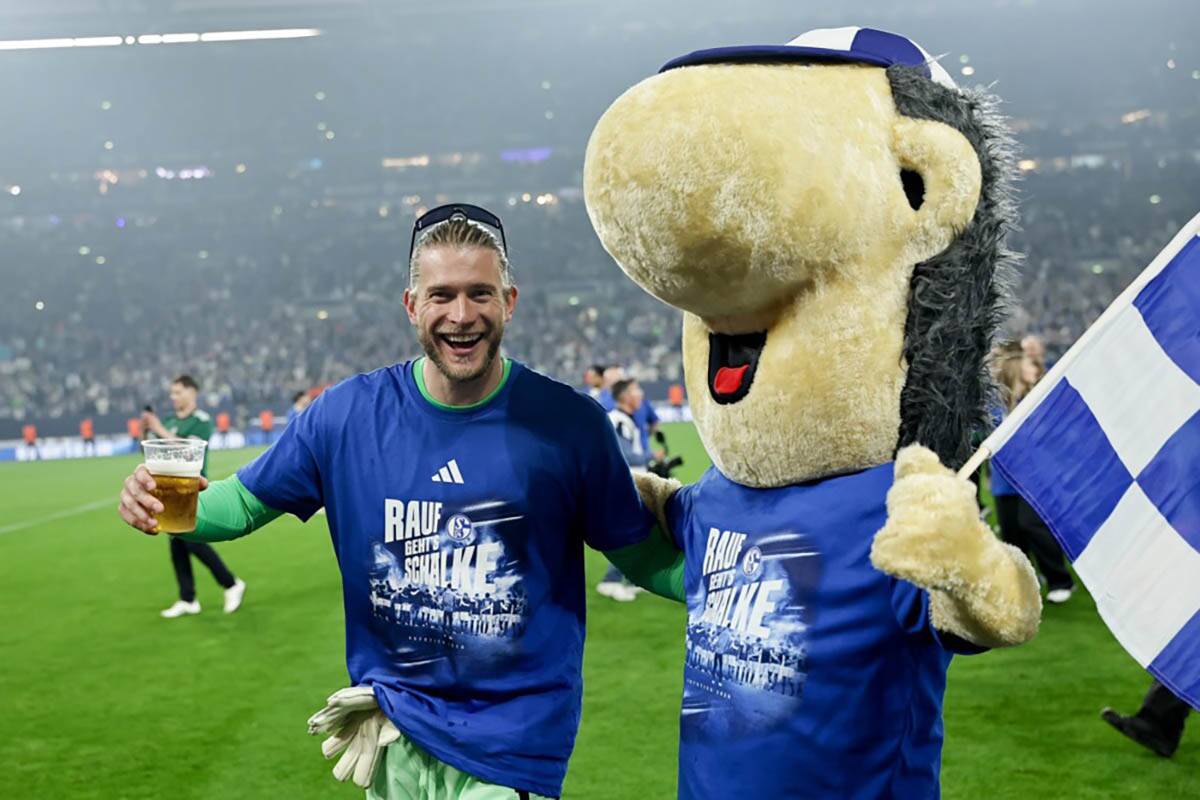Šalke slavi ulazak u Bundesligu (6).jpg