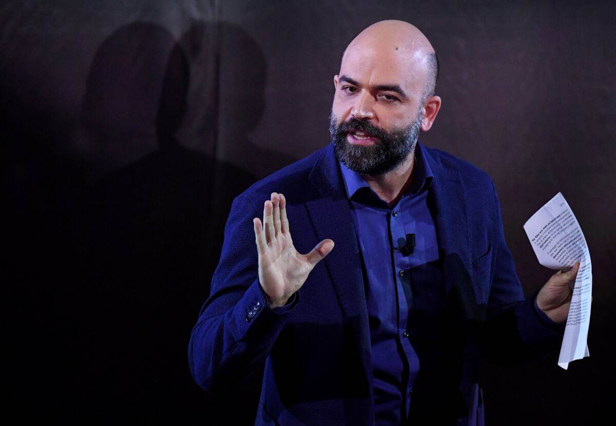 Roberto Savijano (1).jpg