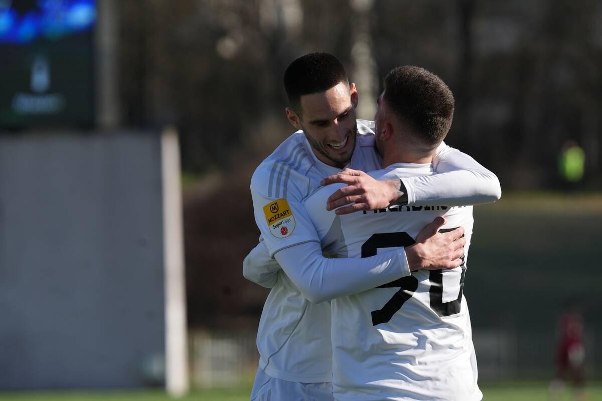 Slobodan Tedić slavi gol u Čukaričkom
