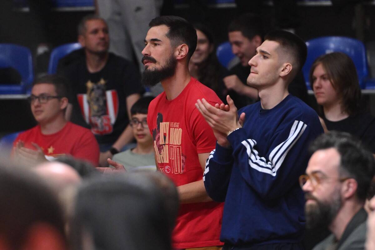 Nikola Kalinić gleda utakmicu protiv Zlatibora sa klupe