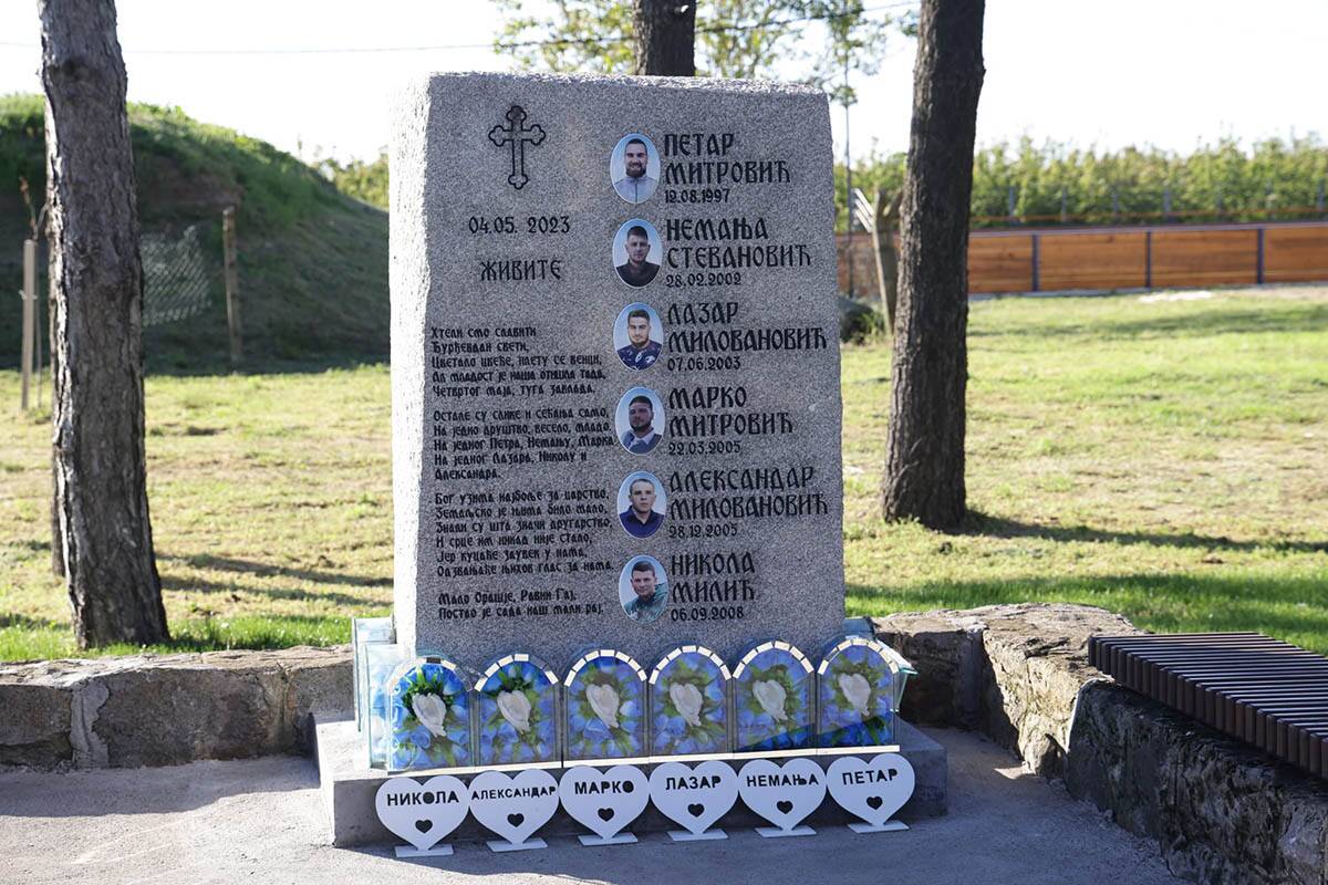 Споменик у Малом Орашју (5).jpg