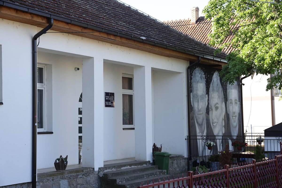 Споменик у Малом Орашју