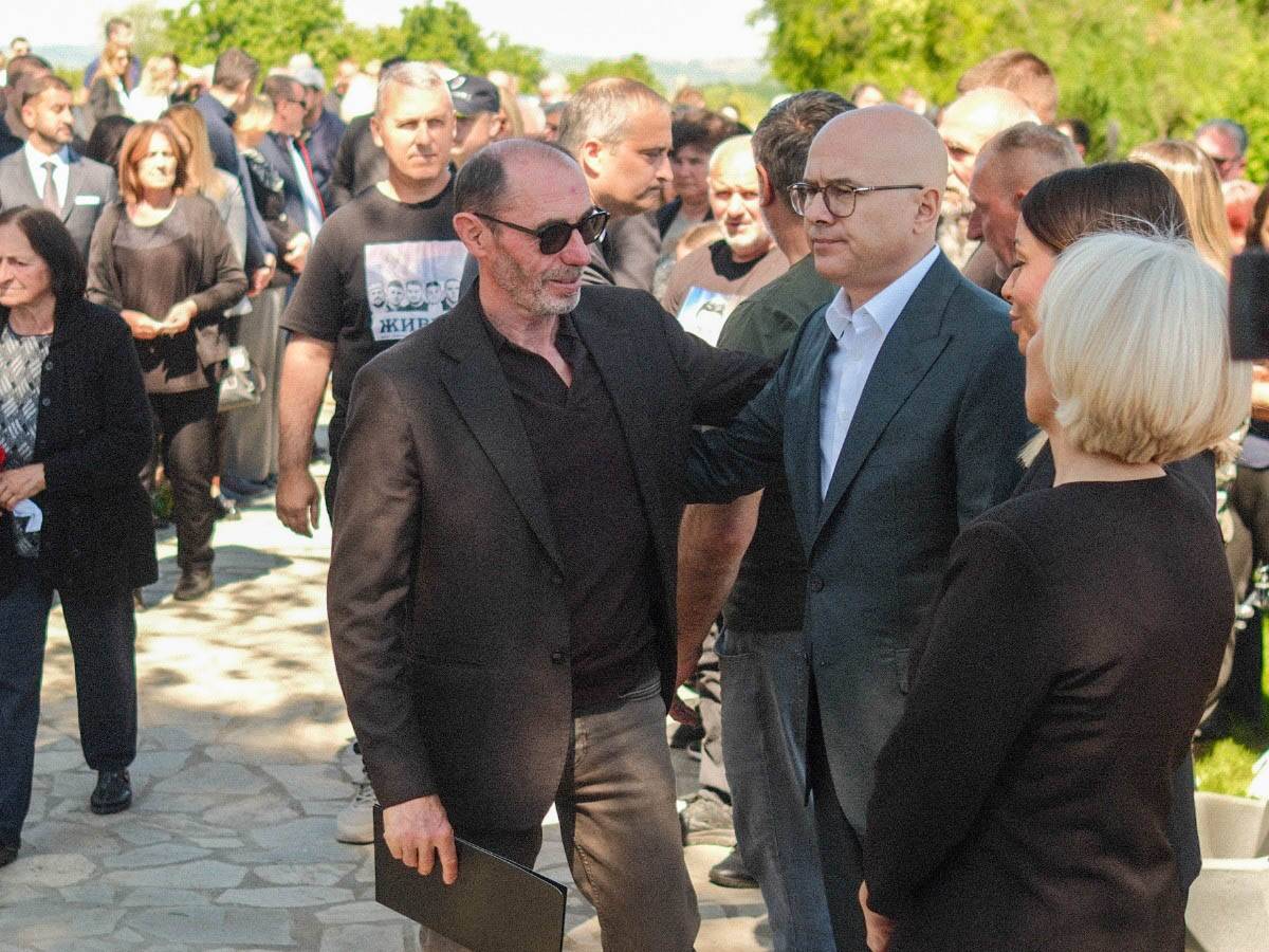 Roditelji iz Ribnikara na pomenu (9).jpg