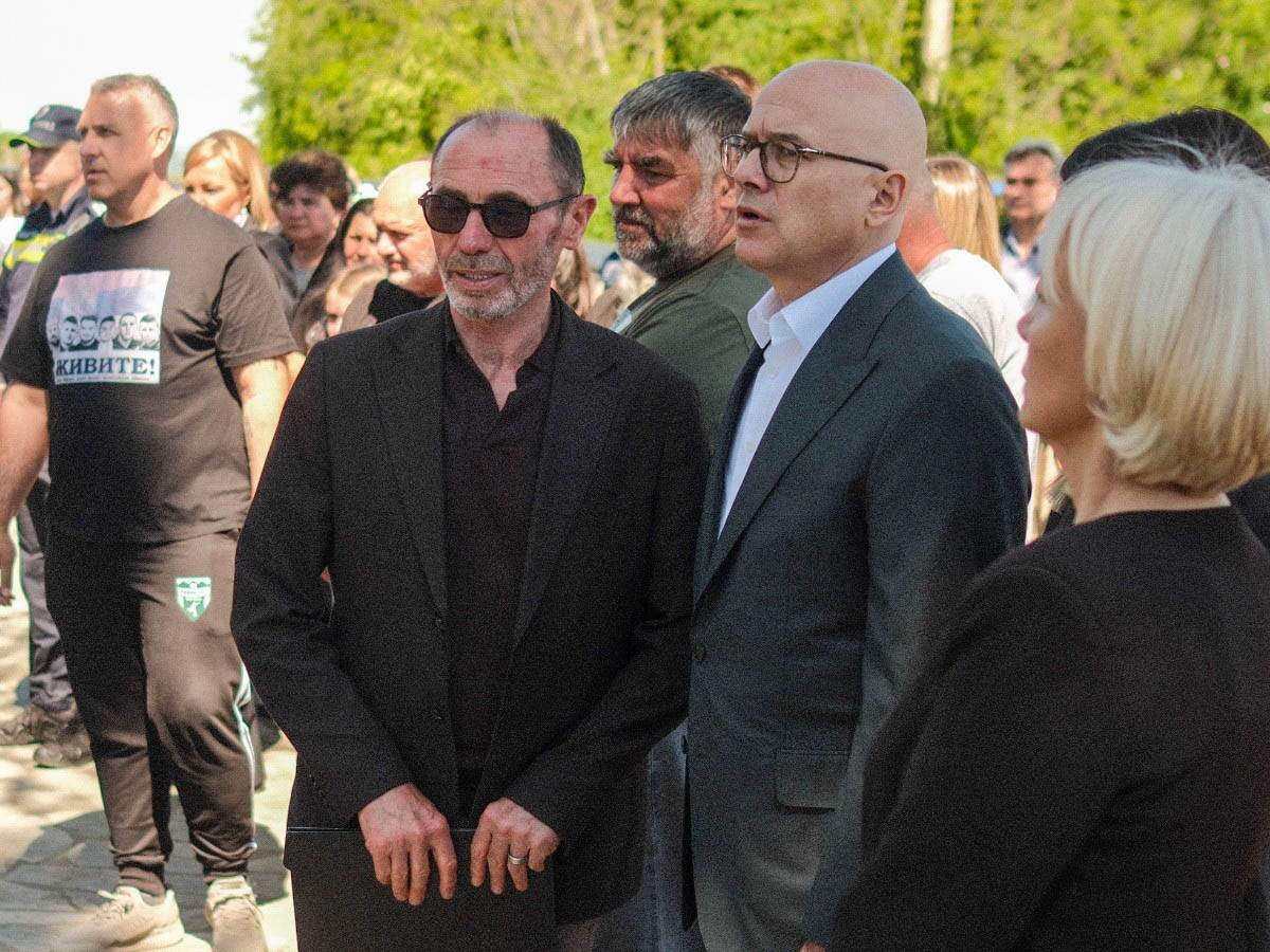 Roditelji iz Ribnikara na pomenu (11).jpg