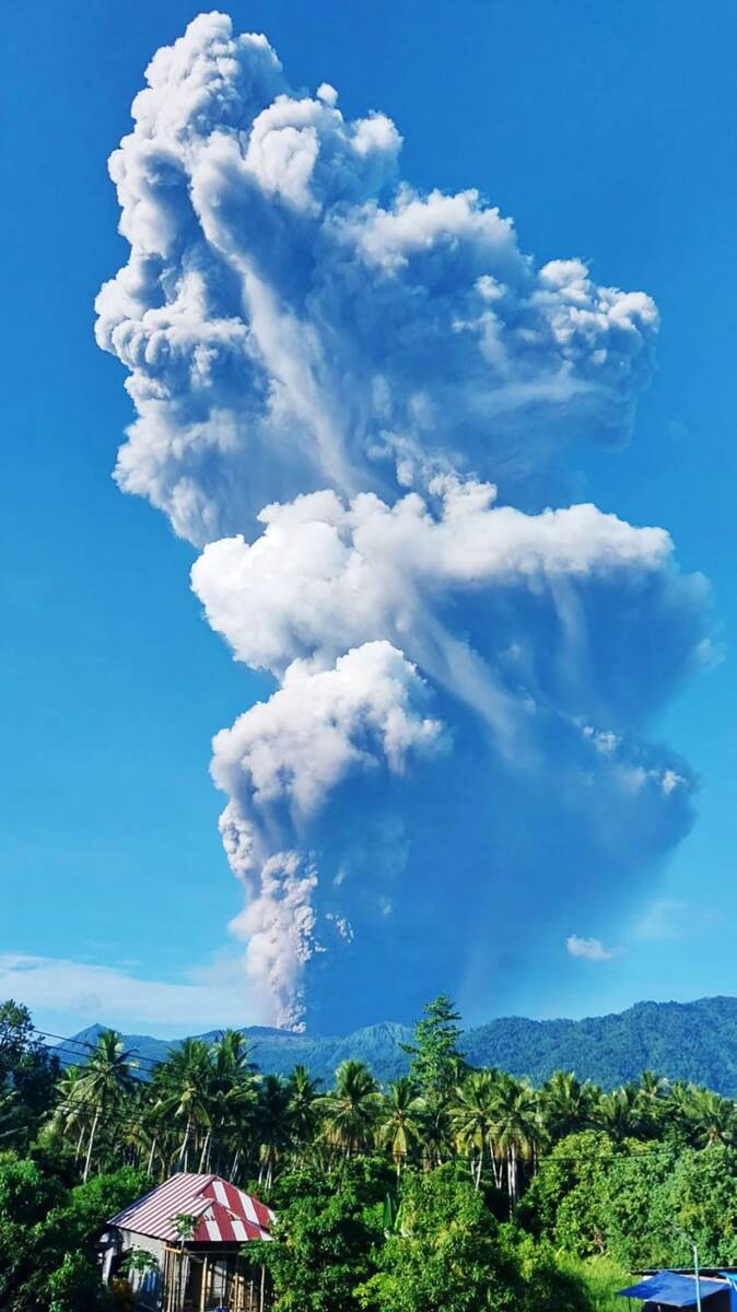 Erupcija vulkana Maunt Dukono u Indoneziji  (2).jpg