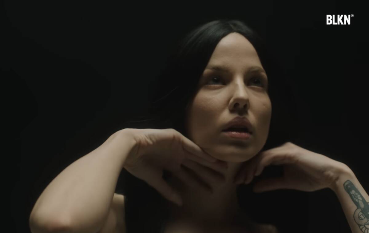 Bojana Šarac u spotu Relje Popovića