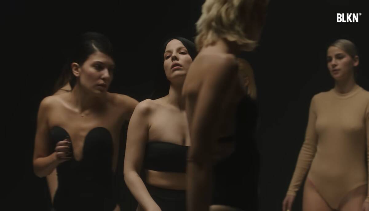 Bojana Šarac u spotu Relje Popovića