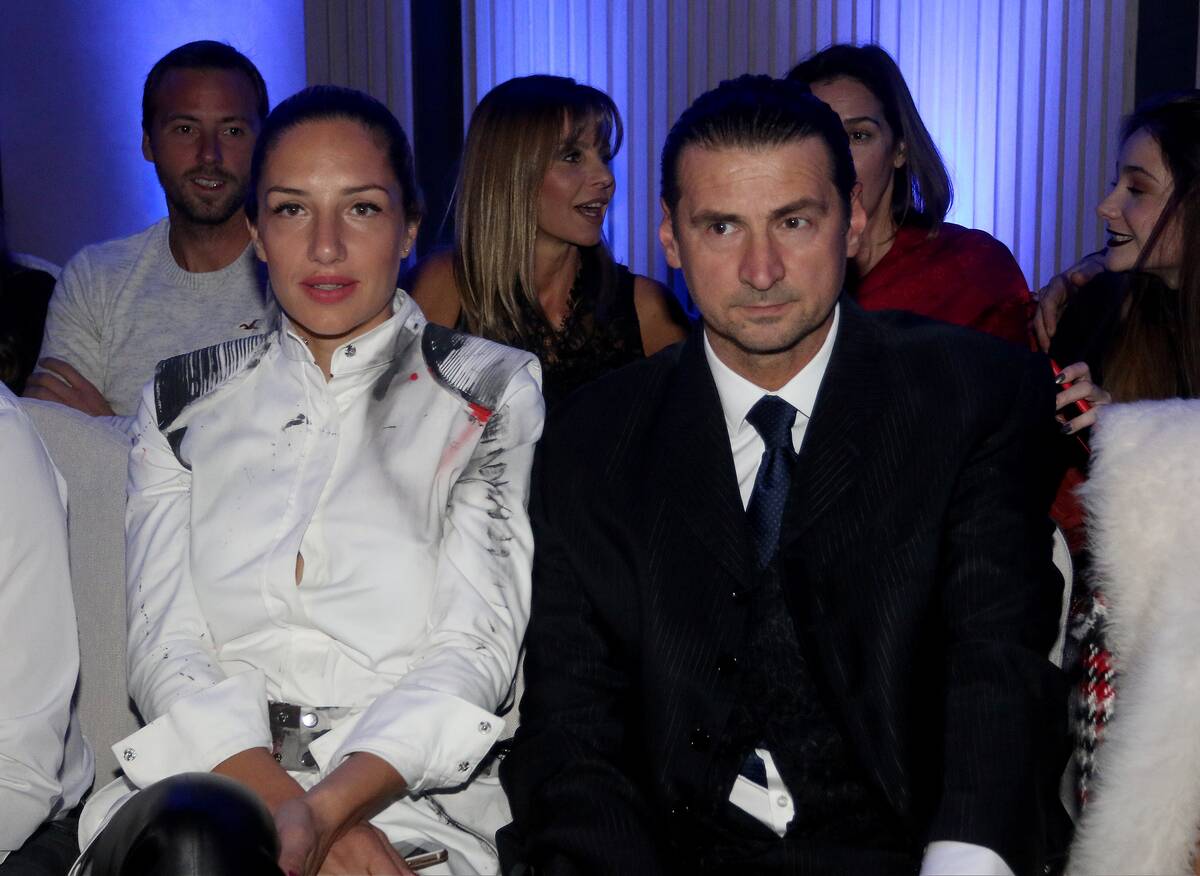 Vanja Grbić sa suprugom Sarom Petković Grbić na modnoj reviji