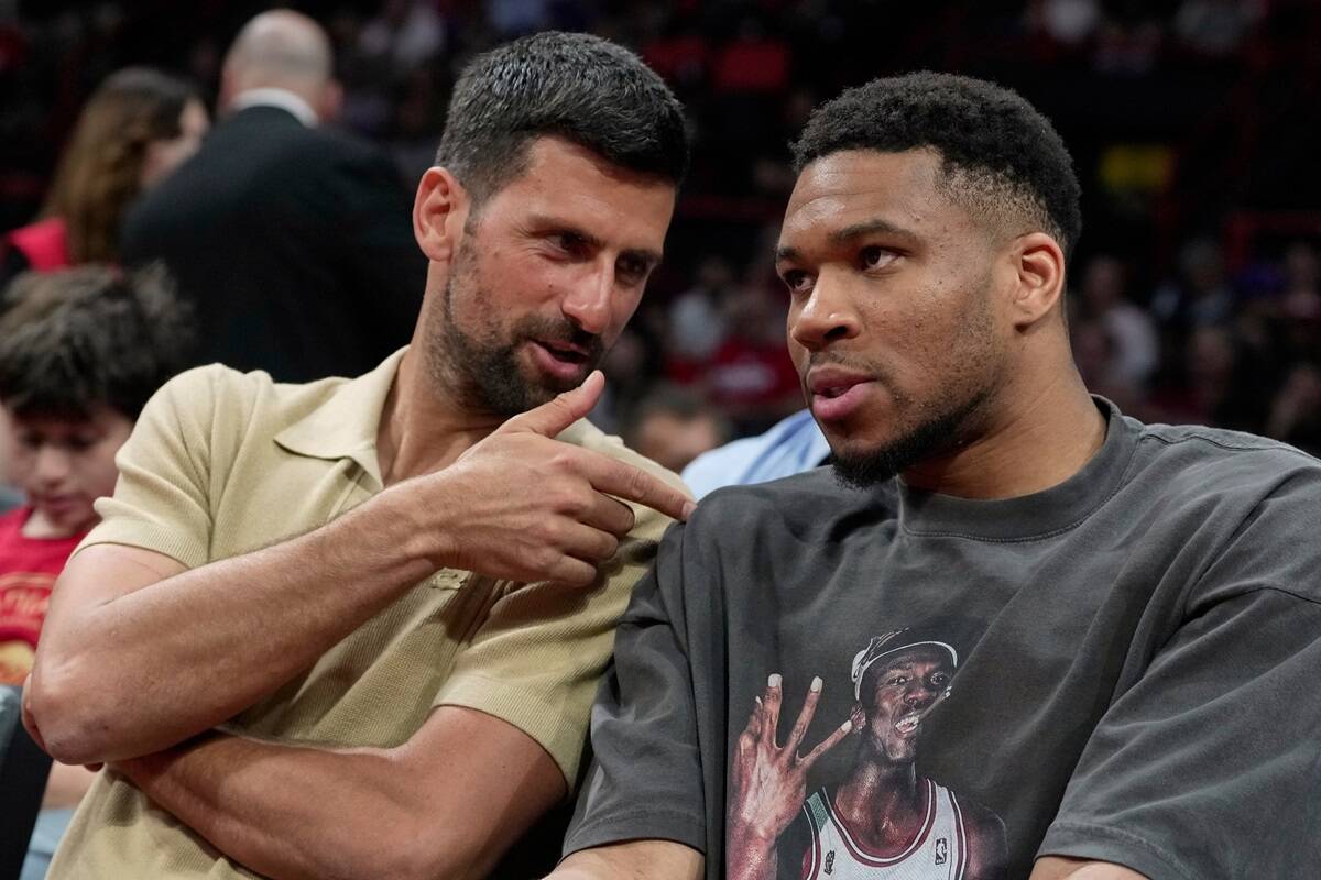 Novak Đoković i Janis Adetokumbo na utakmici Olimpijakosa