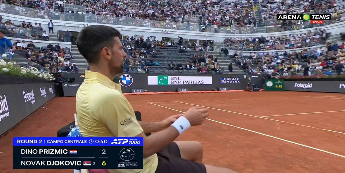 Novak Ðoković povreda ramena5.jpg