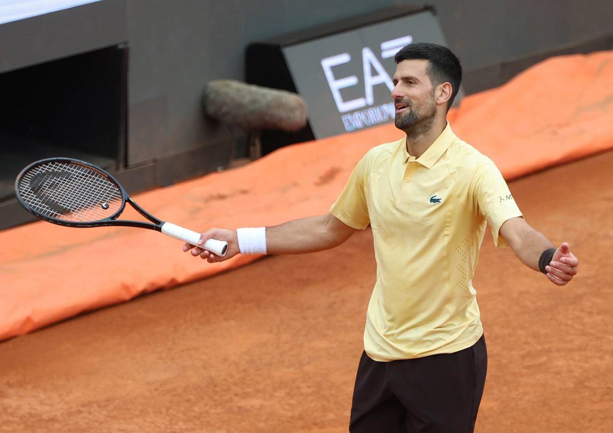 Novak Đoković  Dino Prižmić 2.jpg