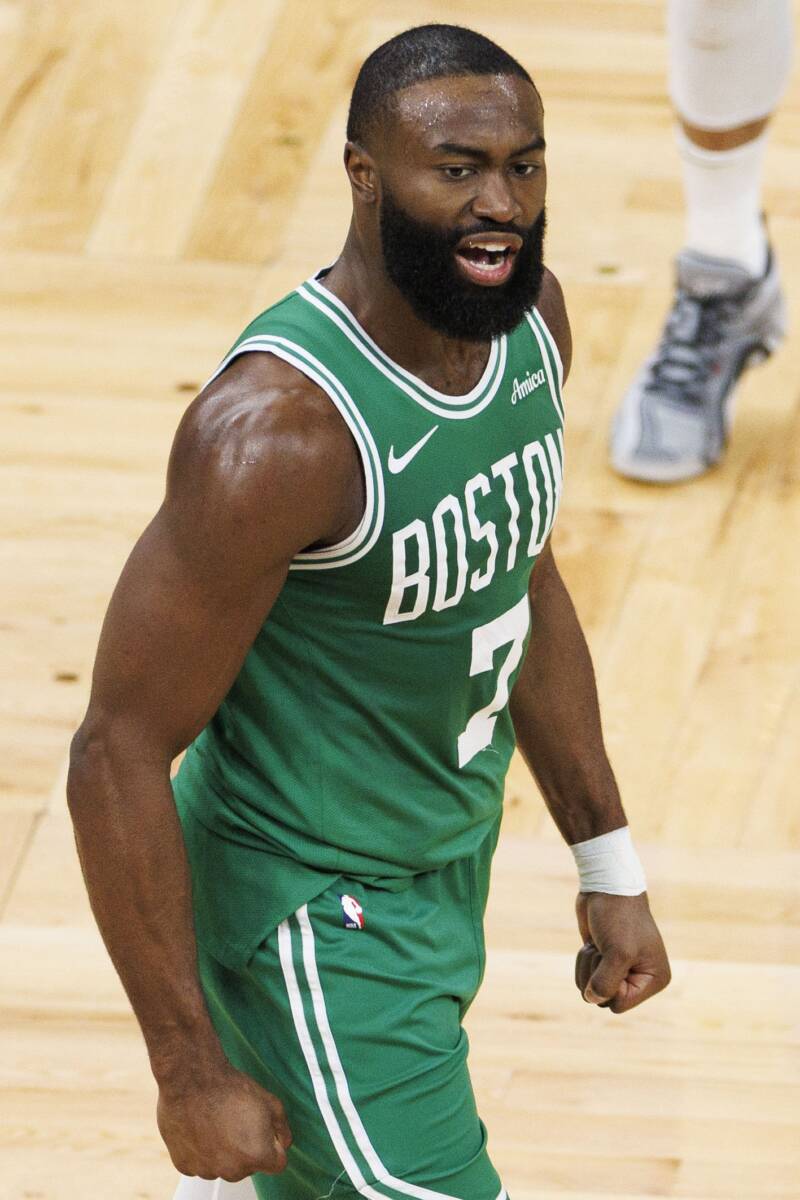 Džejlen Braun slavi koš u Bostonu