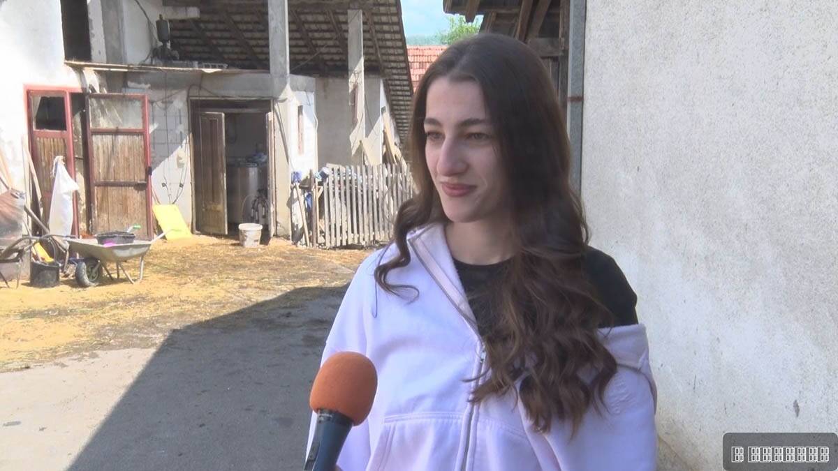 Veljko (24) sa suprugom Tijanom ostao na dedovini.jpg
