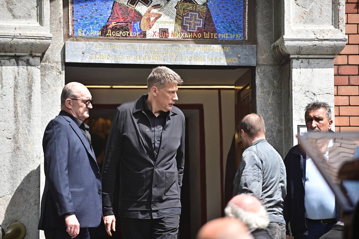 Rastko Cvetković na sahrani svog oca Vladimira Cvetkovića