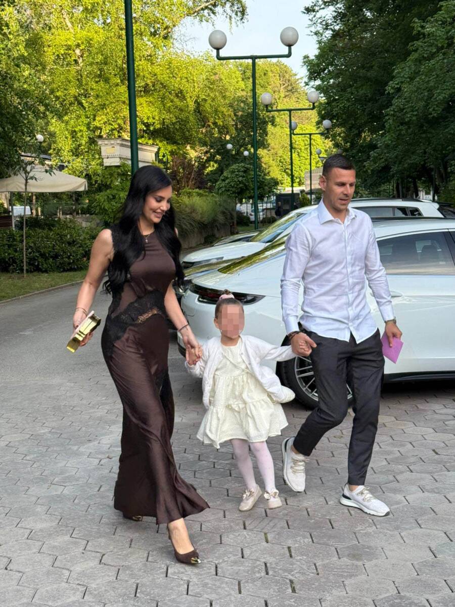 Katarina Grujic sa Gobeljom i cerkicom stigla kod Perucice na slavlje (5).jpg