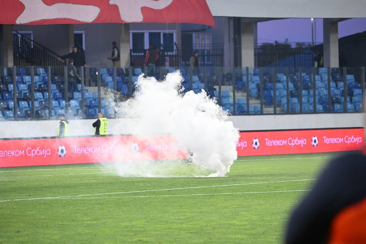 haos na kupu Srbije Crvena Zvezda - Vojvodina (1).jpg