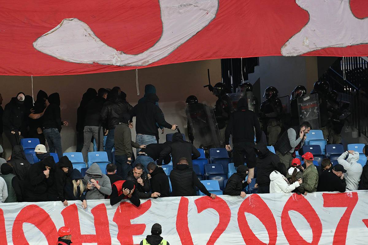 haos na kupu Srbije Crvena Zvezda - Vojvodina (2).jpg