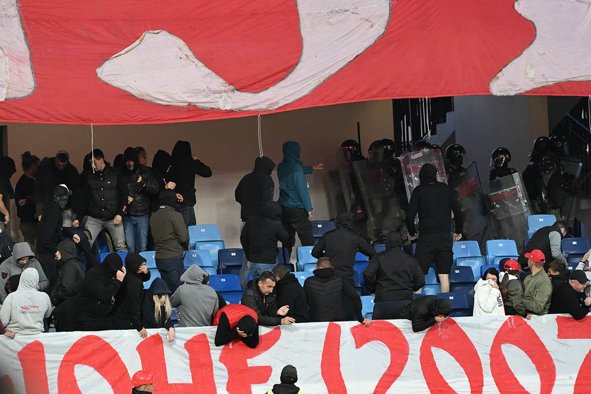 haos na kupu Srbije Crvena Zvezda - Vojvodina (3).jpg