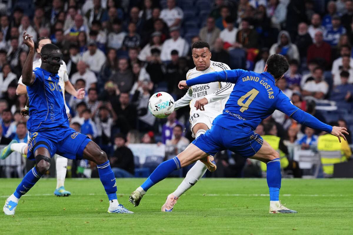 Kilijan Mbape šutira na gol na utakmici Real Madrid Ovijedo