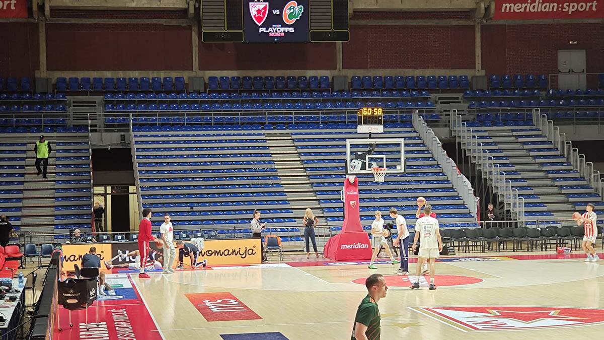 Zagrevanje igrača pred meč Crvena zvezda - Cedevita Olimpija 2.jpg