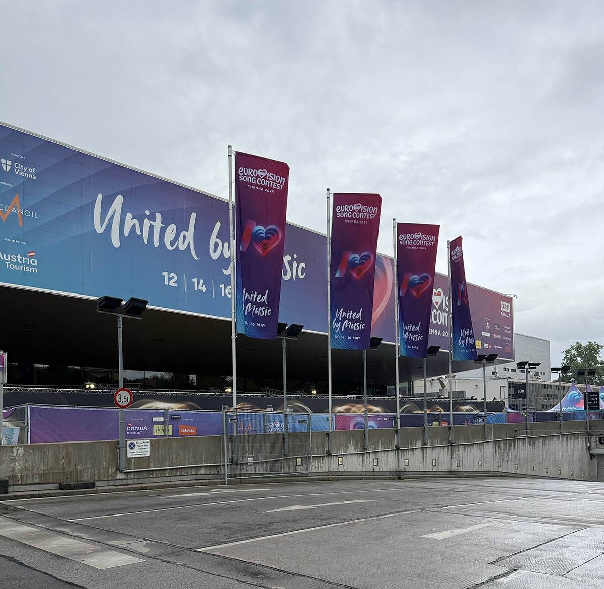 Atmosfera oko Arene uoči finala 1.jpg