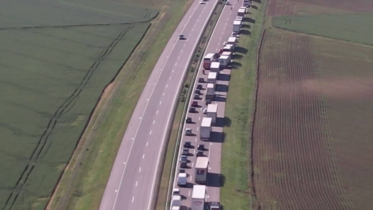 Kilometarska kolona na auto-putu (1).jpg