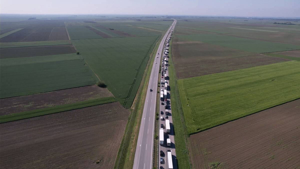 Kilometarska kolona na auto-putu.jpg