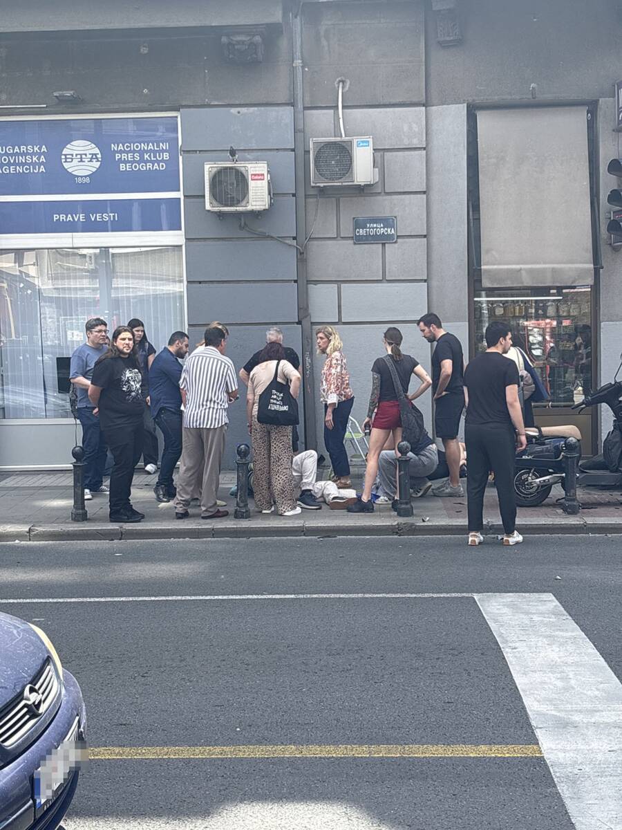 Nezgoda kod Svetogorske, automobil udario pesake (1).jpg