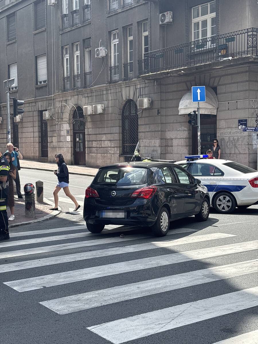 Nezgoda kod Svetogorske, automobil udario pesake (2).jpg