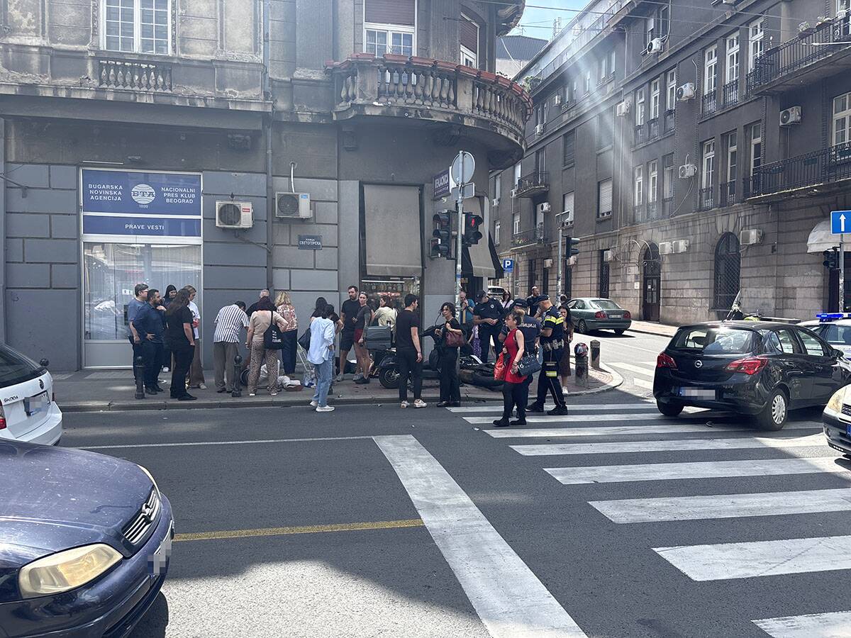 Nezgoda kod Svetogorske, automobil udario pesake (3).jpg