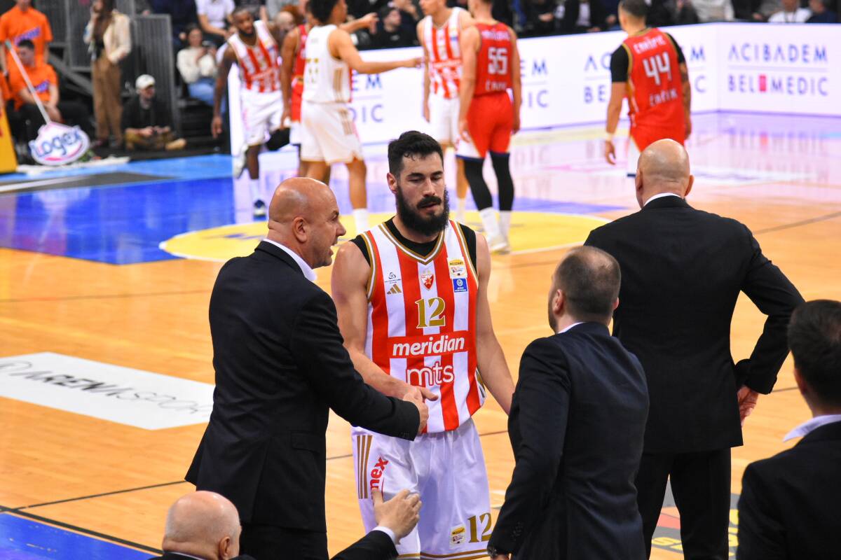 Nikola Kalinić izlazi iz igre u Zvezdi