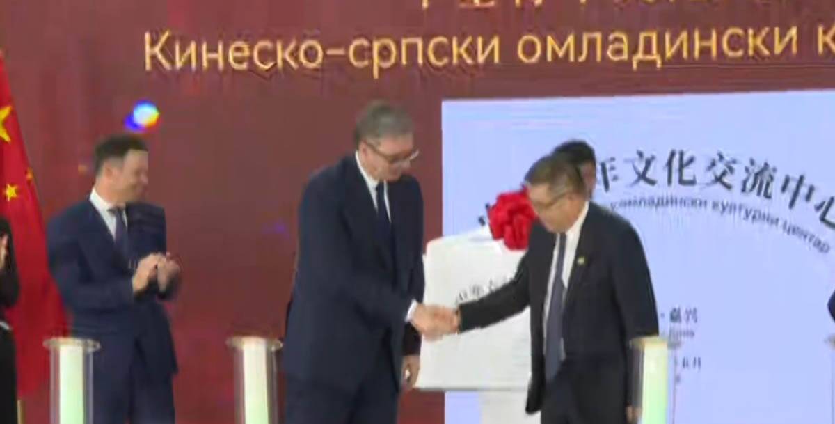 Vučić na svečanom otvaranju Kinesko-srpskog omladinskog kulturnog centra (5).jpg