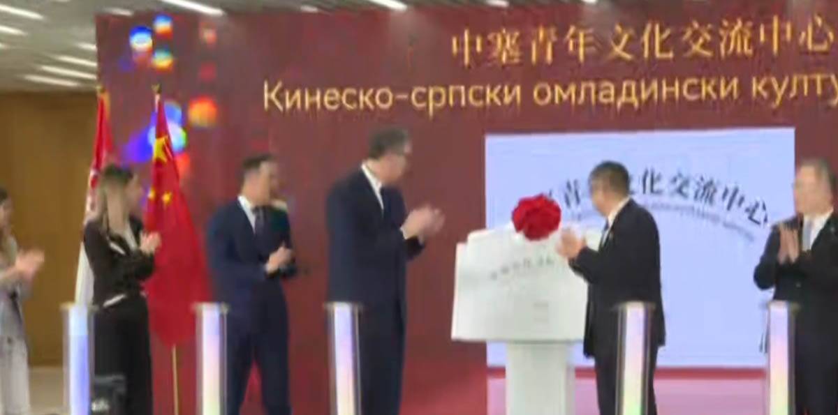 Vučić na svečanom otvaranju Kinesko-srpskog omladinskog kulturnog centra (6).jpg