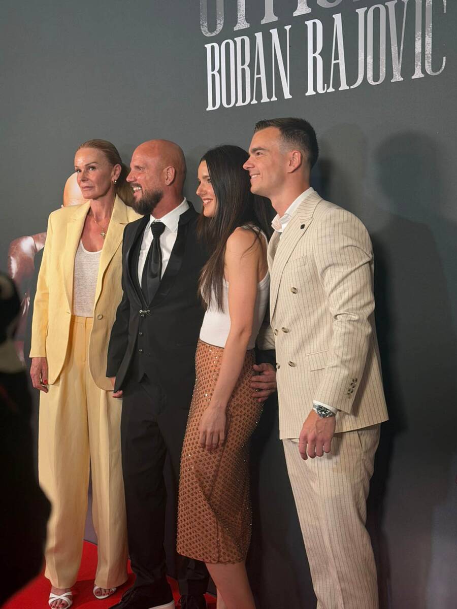 Boban Rajovic sa suprugom i decom (7).jpg
