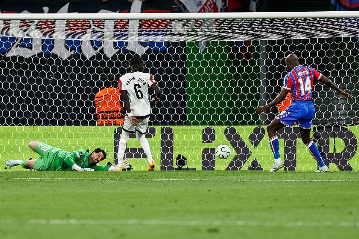 Crystal Palace vs Rayo Vallecano  (7).jpg