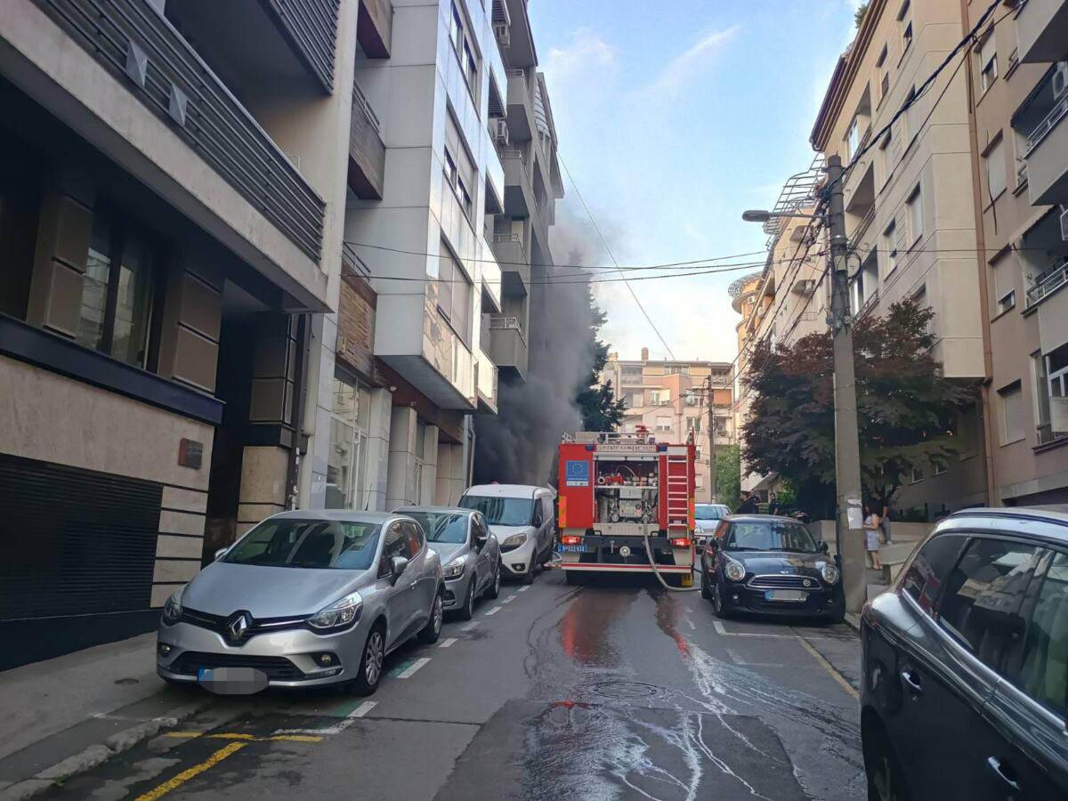 Požar u garaži na Zvezdari (1).jpg