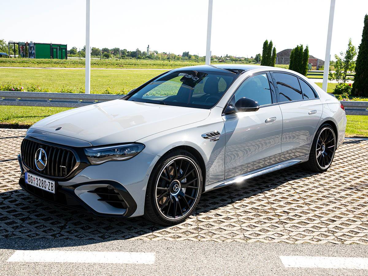 E 53 HYBRID 4M+ (5).jpg