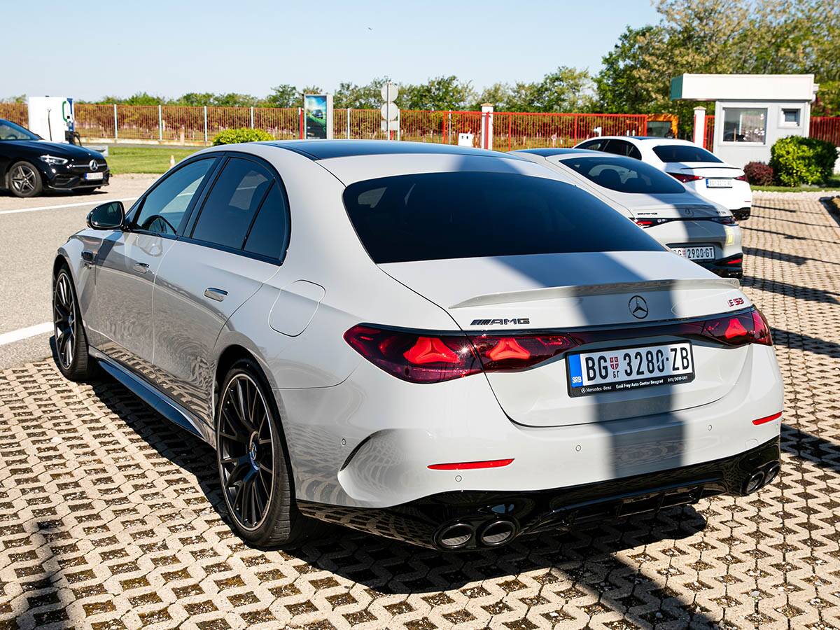 E 53 HYBRID 4M+ (9).jpg