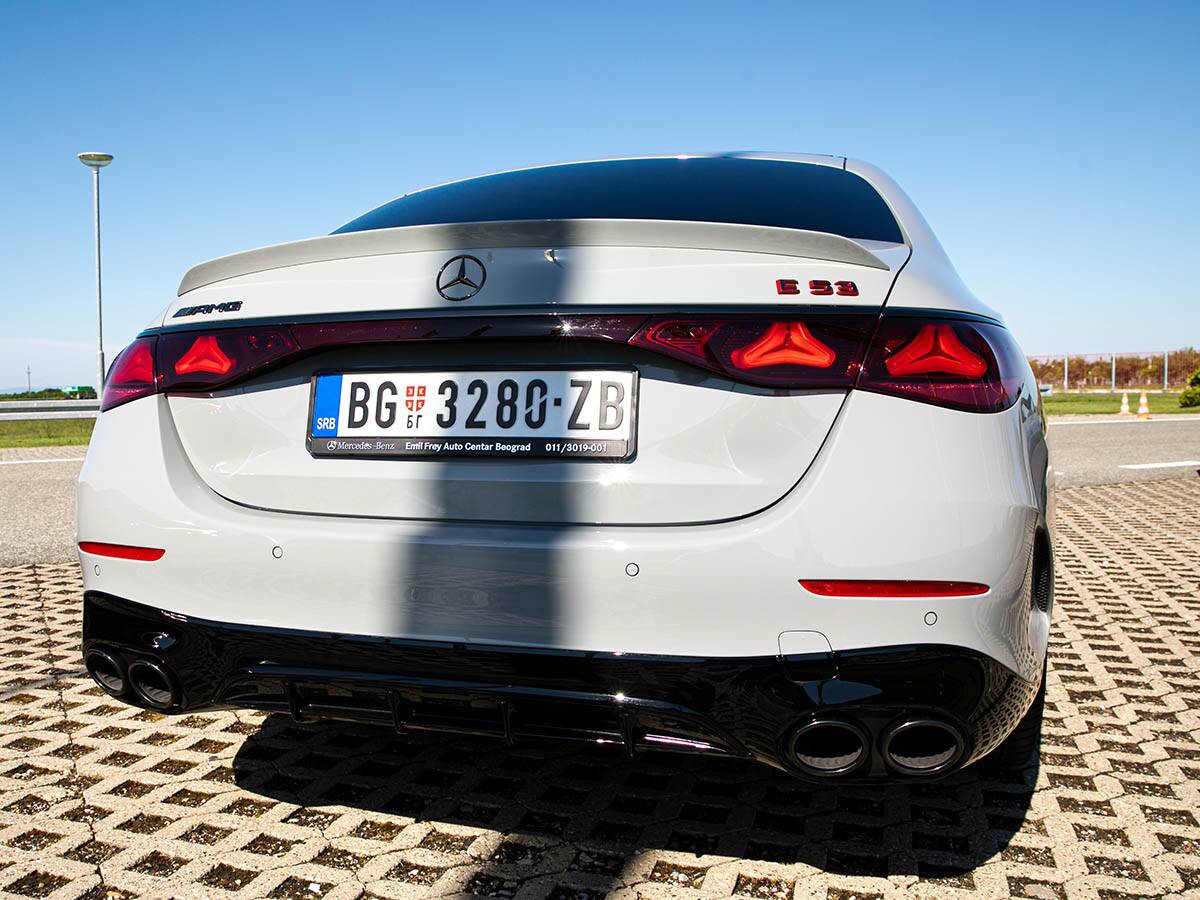 E 53 HYBRID 4M+ (12).jpg