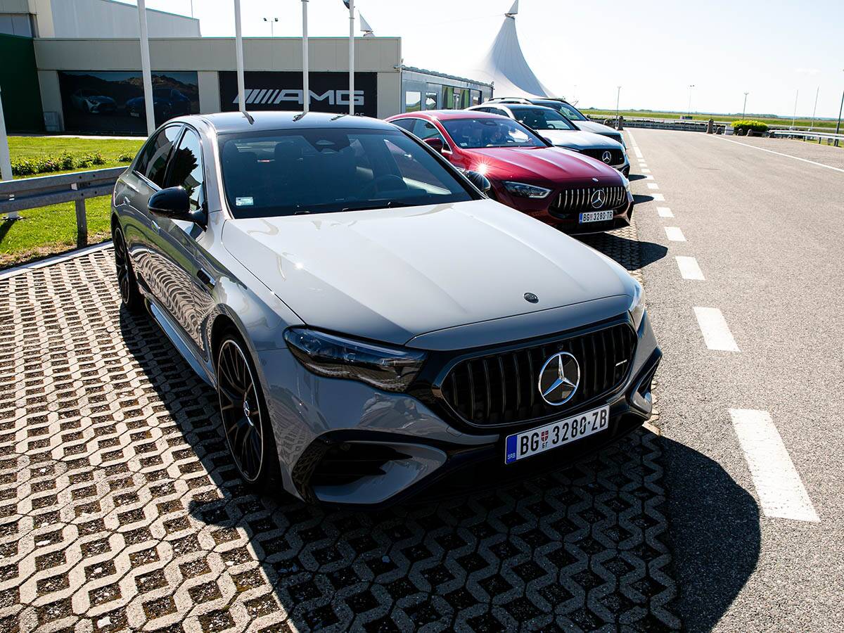 E 53 HYBRID 4M+ (17).jpg