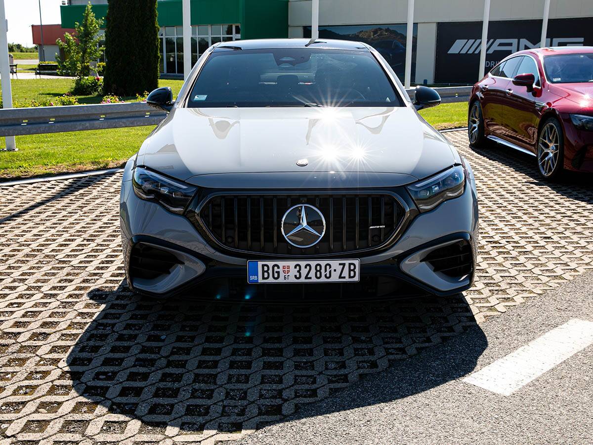 E 53 HYBRID 4M+ (18).jpg