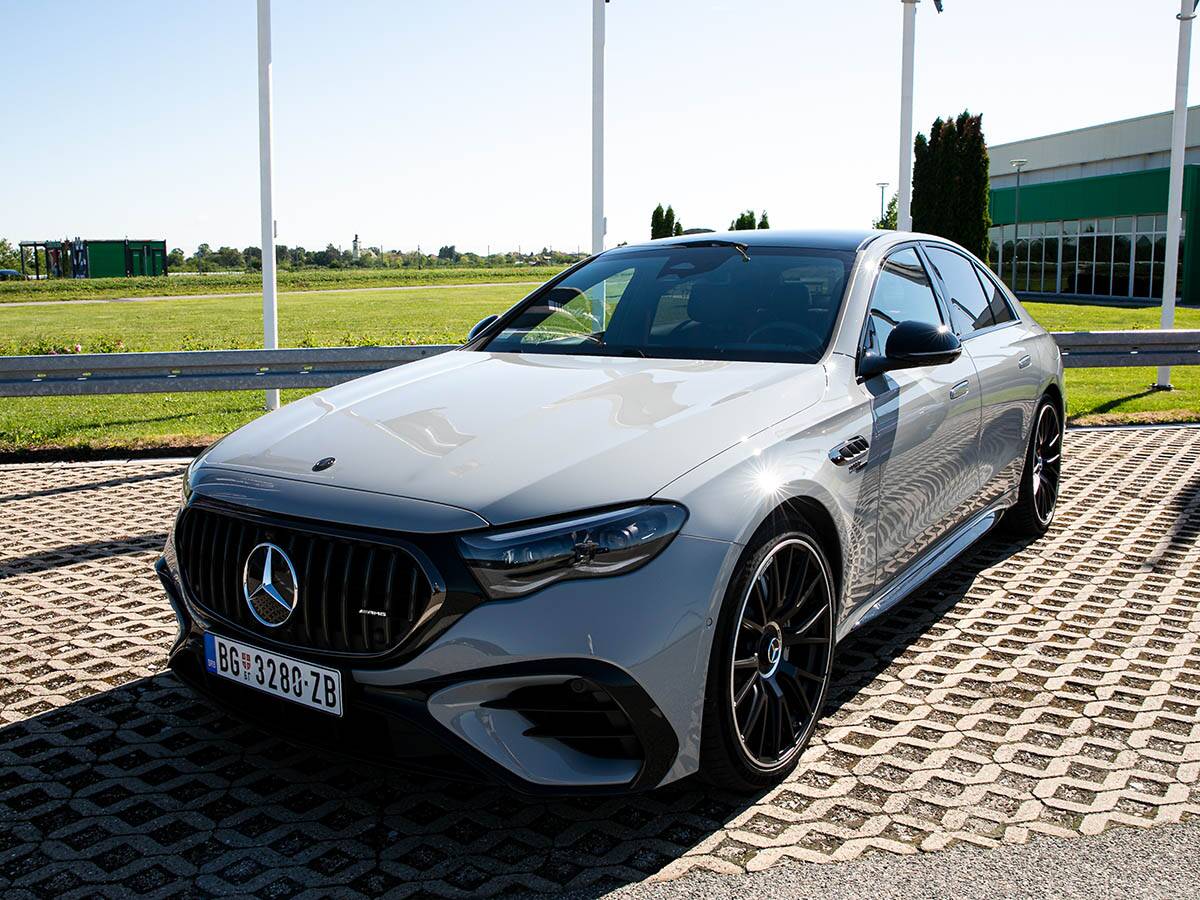 E 53 HYBRID 4M+ (19).jpg