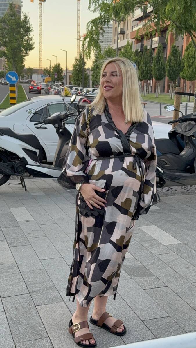 Trudna Dea Djurdjevic na reviji Bate Spasojevica (1).jpg