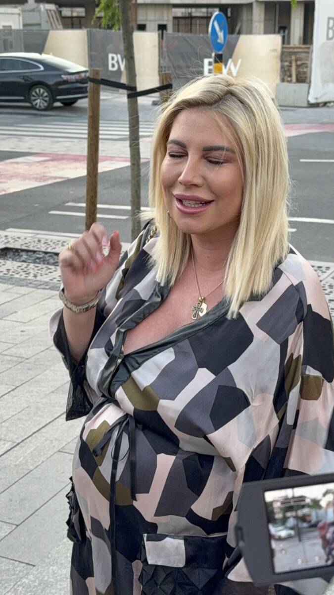 Trudna Dea Djurdjevic na reviji Bate Spasojevica (6).jpg