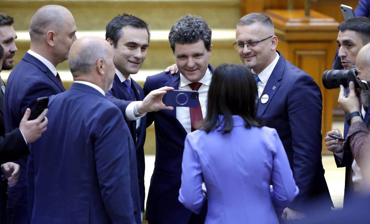 Novi rumunski predsednik Nikušor Dan položio zakletvu  (3).jpg